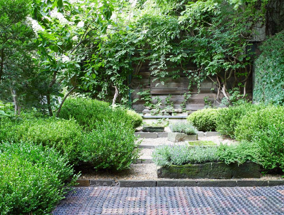 Tedhams used to spend long periods of time in London, where she bought a series of 18th-century stone troughs, now used as planters in the garden. She also acquired dozens of glazed terra-cotta bricks from the 19th century, which formerly paved an English livestock yard. “They look like giant dominoes,” she says of the rectangular pieces, which also cover the floors of the sitting room and bathroom just inside. “They were made this way so the cattle didn’t slip.”