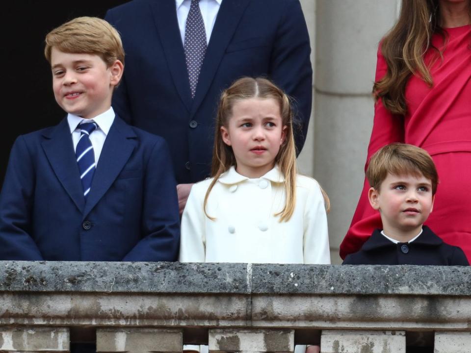 Bei der Krönung von Charles und Camilla werden George, (l.), Charlotte und Louis eine Rolle spielen. (Bild: imago/Cover-Images)