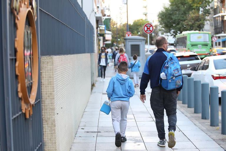 Clases presenciales en el colegio ORT en la calle Río de Janeiro