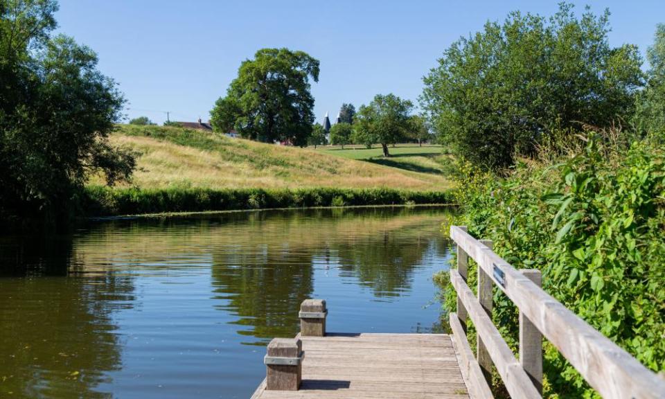 The River Medway at Teston Bridge country park.