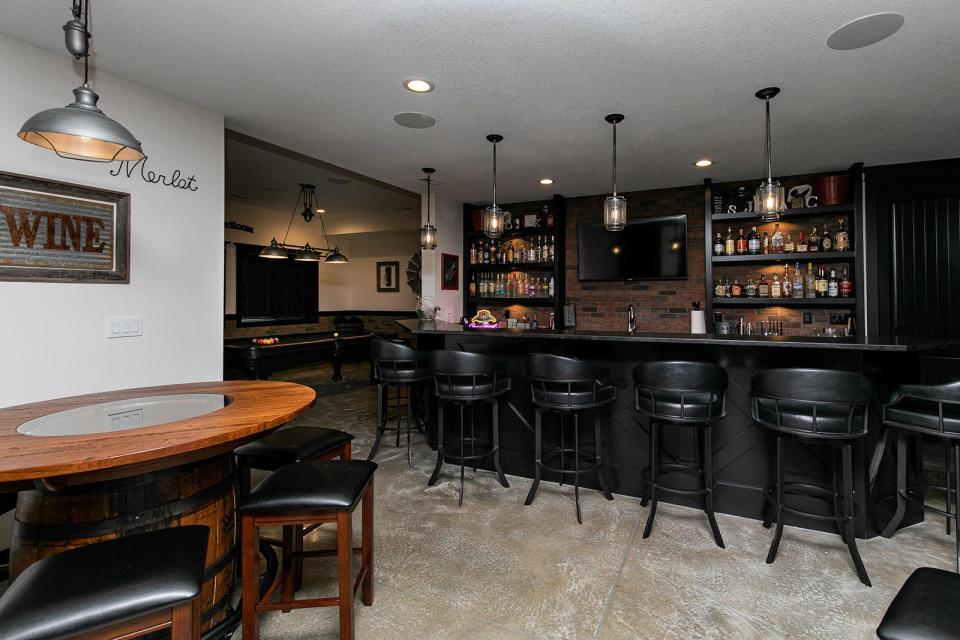 Find a bar and billiards room in the lower level.