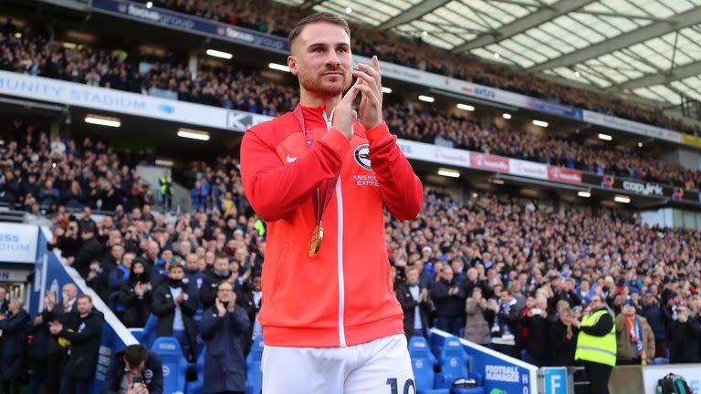 Alexis Mac Allister agradece a la hinchada del Brighton; fue poco después de la consagración de la selección argentina en el Mundial de Qatar 2022