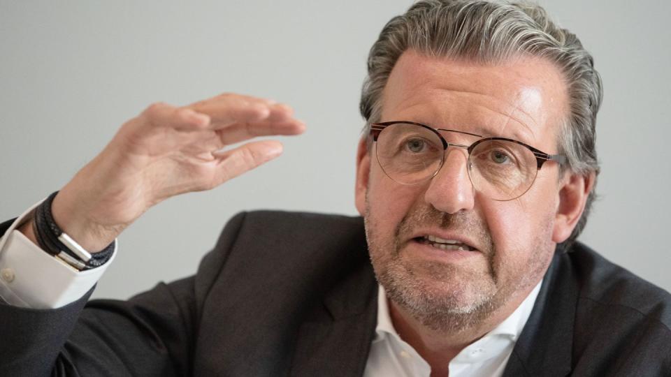 Stefan Wolf, Vorsitzender des Verbandes Südwestmetall und designierte Präsident des Arbeitgeberverbandes Gesamtmetall, nimmt an einer Pressekonferenz teil.