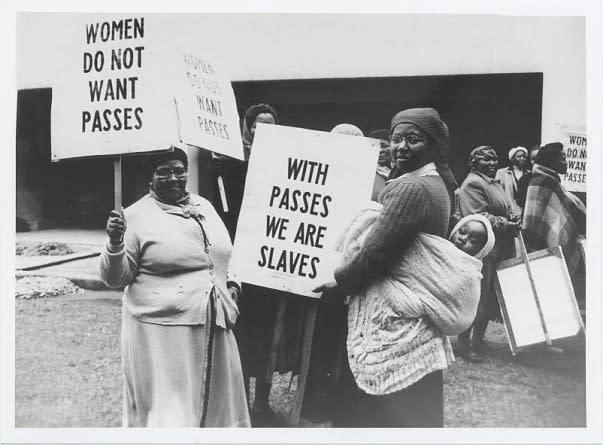 Women protest pass laws on August 9, 1956 - Photographer unknown