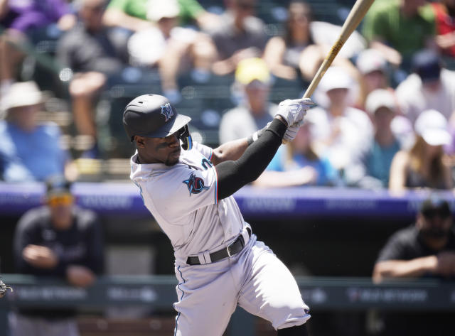 Rockies' Cron exits with back spasms, likely headed to IL