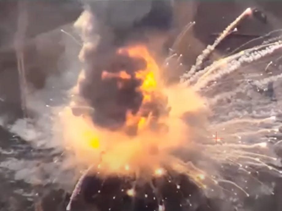 A video captures the moment an S-400 explodes in Crimea.