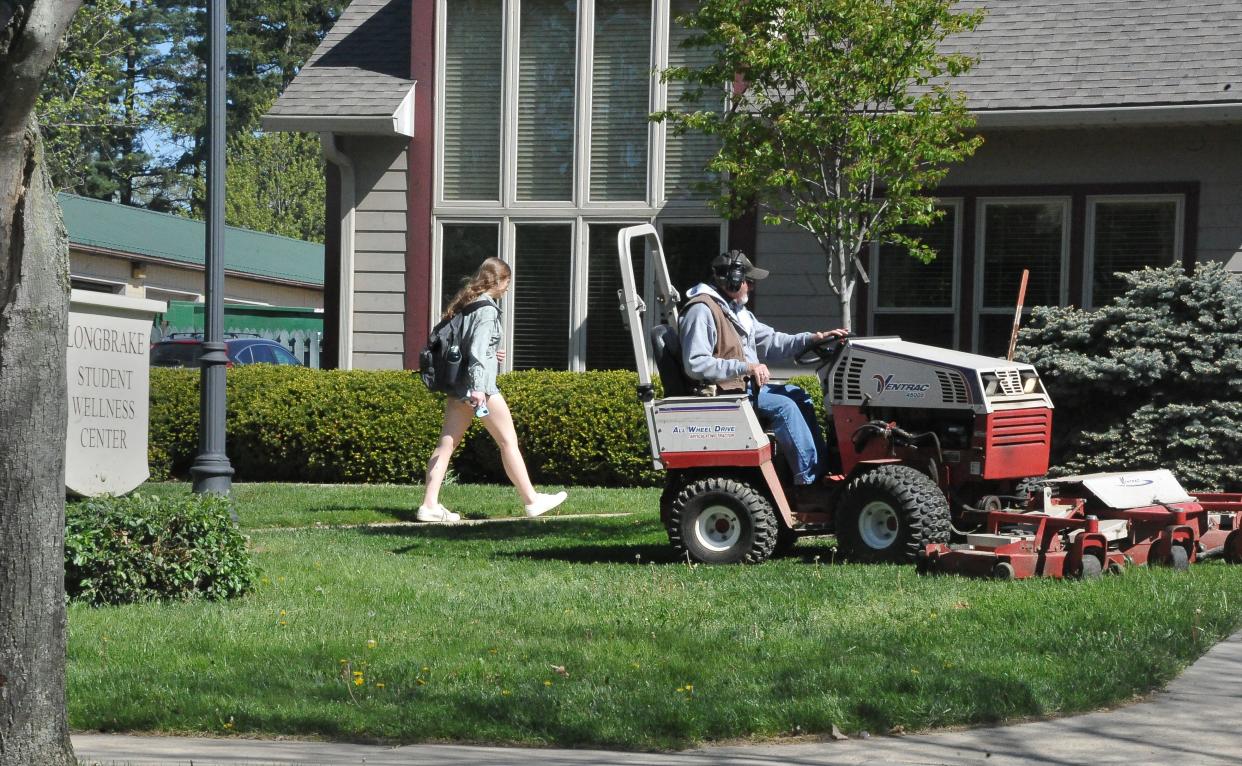 With COVID-19 cases spiking on the College of Wooster campus, President Sarah Bolton announced a limited mask policy last week and amended it on Sunday advising students to avoid dining halls in favor of the Lowry Center and to eat outside.