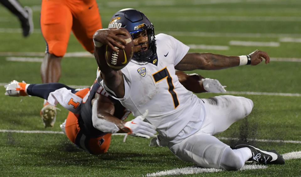 Toledo quarterback Dequan Finn (7) slides for a first down during the first half against Illinois.