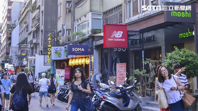 章定煊指出，店面崩潰了，富人撐得住，但住宅崩潰了，衝擊層面難以想像。 （圖／記者陳韋帆攝影）