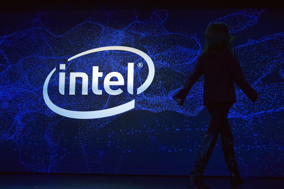 Intel has said that while it will send out sample versions of its 5G modems toits clients this year, the chips won't be in phones before 2020