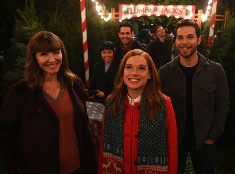 Alice Lee, Andrew Leeds, Mary Steenburgen, Jane Levy, Skylar Astin, Zoey's Extraordinary Christmas