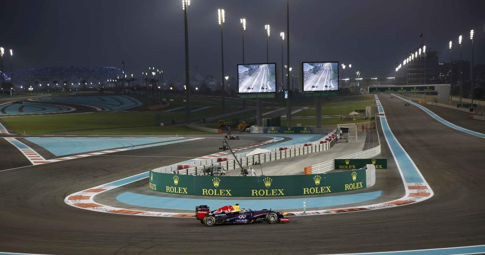 Red Bull Formula One driver Sebastian Vettel of Germany (C) takes a corner the qualifying session of the Abu Dhabi F1 Grand Prix at the Yas Marina circuit on Yas Island, November 2, 2013. REUTERS/Steve Crisp (UNITED ARAB EMIRATES - Tags: SPORT MOTORSPORT SPORT MOTORSPORT F1)