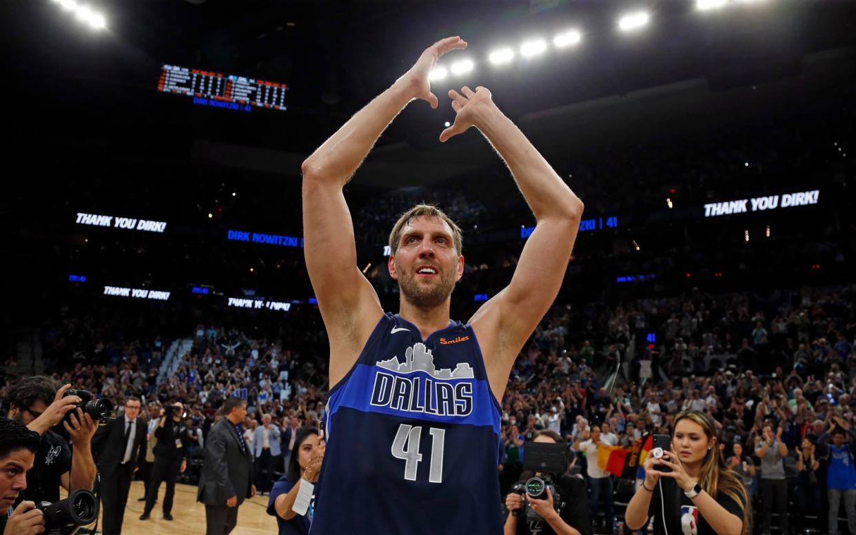 Alle Augen auf die Nummer 41: Dirk Nowitzki absolvierte in San Antonio 2019 seine letzte NBA-Partie. Danach beendete der Basketballstar seine Karriere. (Bild: Ronald Cortes / Getty Images)