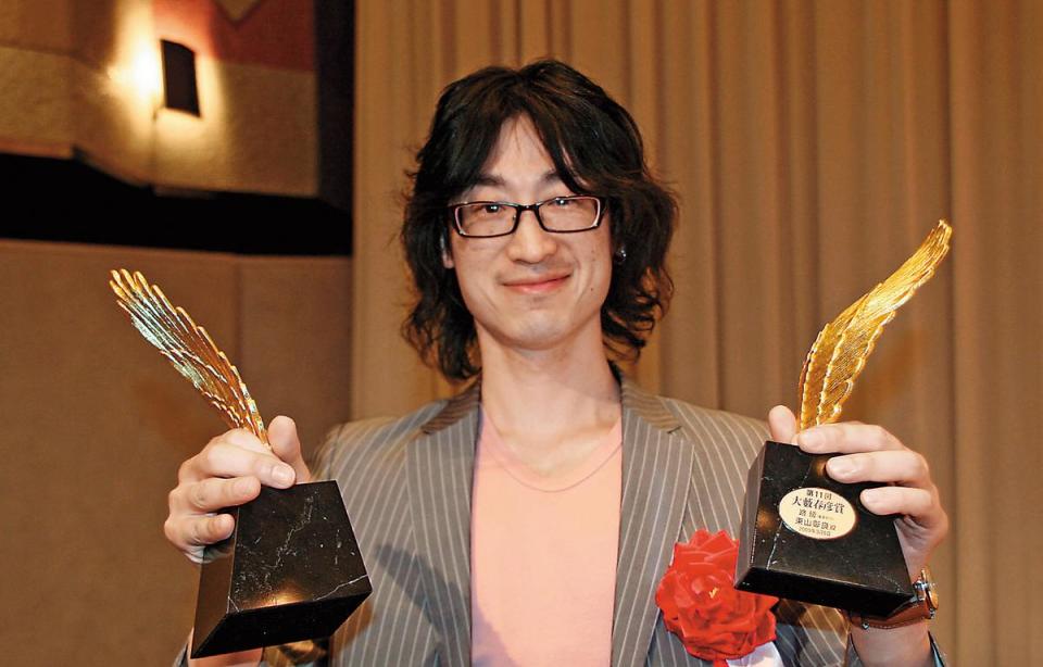 2009年，東山彰良以小說《路傍》榮獲第11屆「大藪春彥賞」。（翻攝網路）