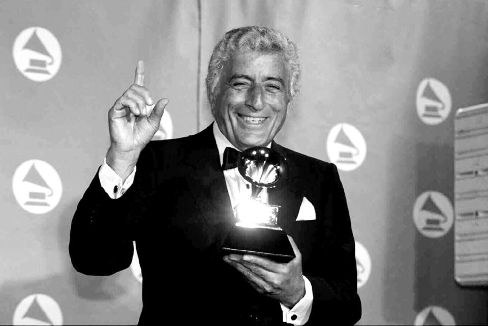 Tony Bennett with his Grammy Award in 1994.