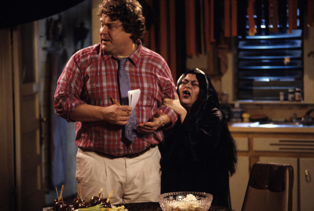 John Goodman and Roseanne Barr in the “BOO!” episode of <em>Roseanne </em>(Photo: ABC)