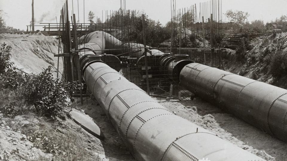 In August 1925, a coupling of 60-inch and 94-inch pipe in the distribution system under construction for the Scituate Reservoir.