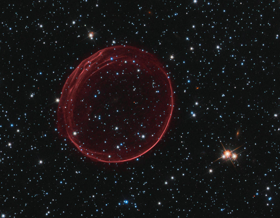 Una imagen de infrarrojo cercano de la supernova Cassiopeia A captada por el Telescopio Espacial James Webb y proporcionada por la NASA. (NASA, ESA, CSA, Danny Milisavljvic [Universidad Purdue], Tea Temim [Universidad de Princeton], Ilse De Looze [Universidad de Gante]. Procesamiento de imagen: J. DePasquale [STScI] vía The New York Times)