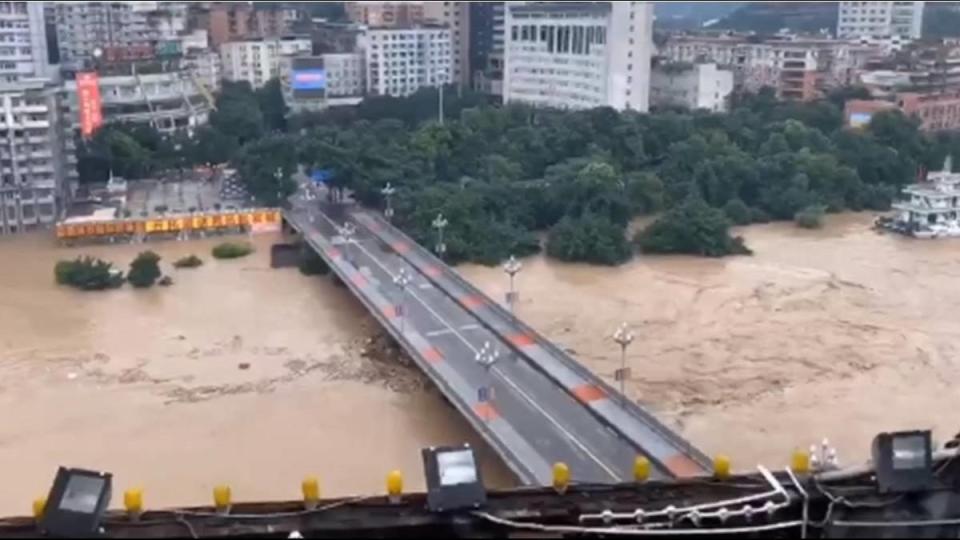 大陸地區近期面臨暴雨衝擊（圖/翻攝自新京報微博）