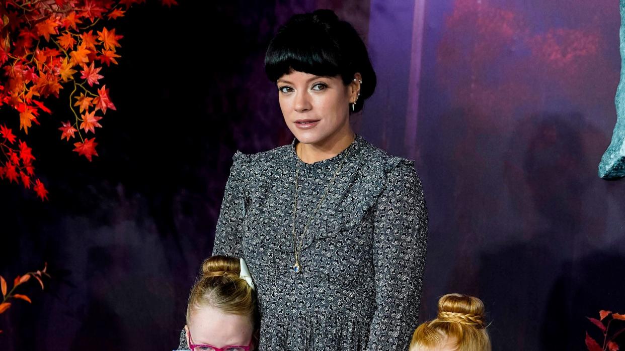 Lily Allen with her daughters dressed as Frozen characters