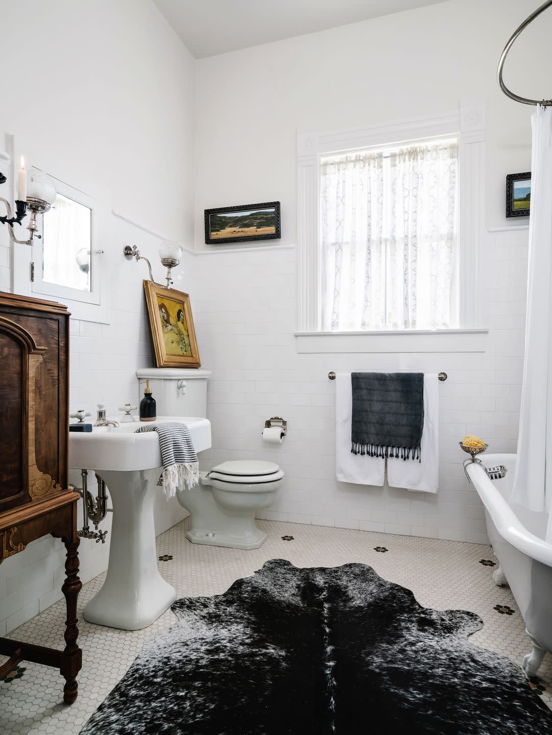 tiny texas farmhouse white bathroom