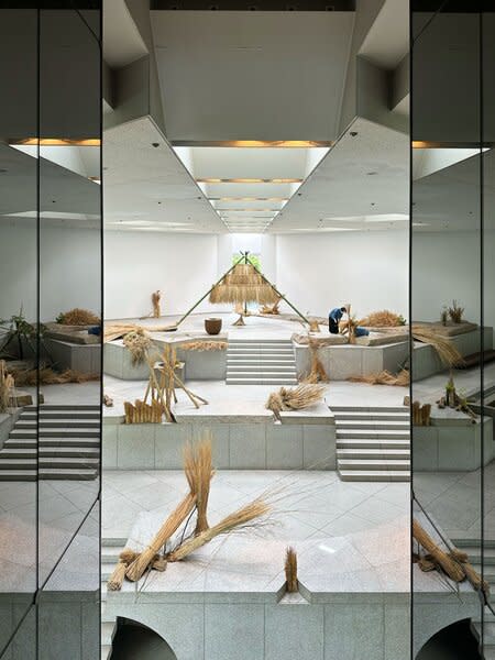 The Sogetsu Foundation offers ikebana classes for all levels of learners at its locations in Tokyo and Kyoto. At the Tokyo headquarters, visitors enter the building to an indoor stone garden designed by Isamu Noguchi, pictured above.