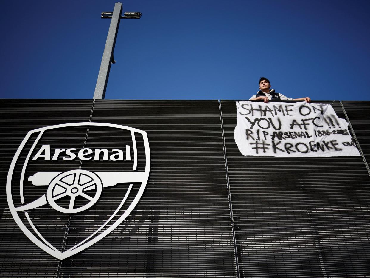 An Arsenal fan protests against the Super League (AFP via Getty Images)