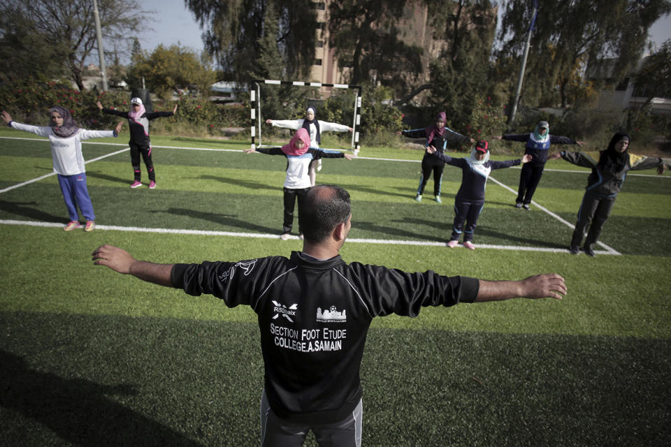 Palestinian women try to bring baseball to Gaza