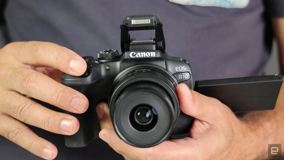 <p>Canon EOS R10 review</p>
