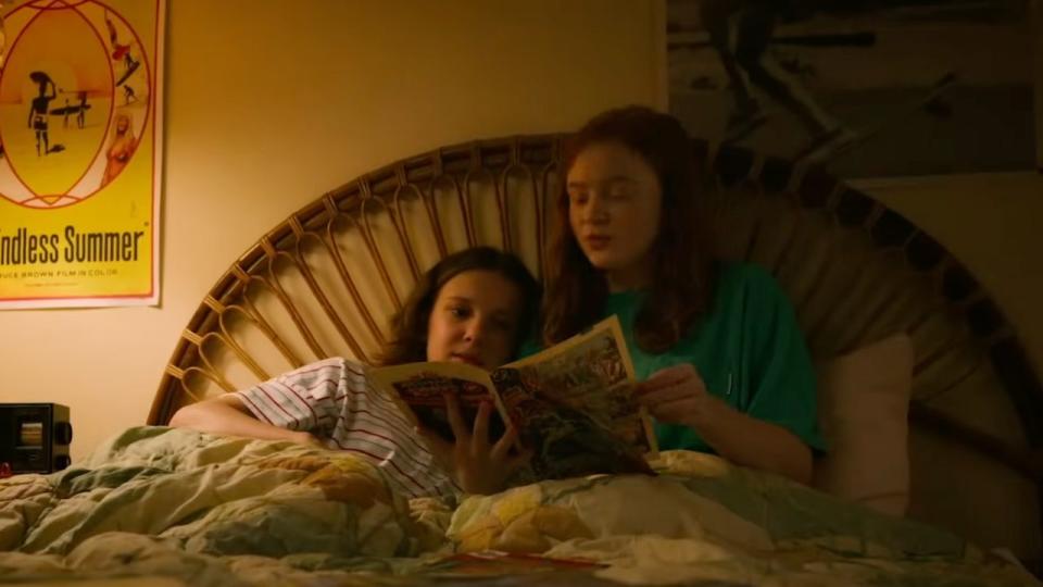 Max and El sharing a bed at their sleepover in Season 3 of ST