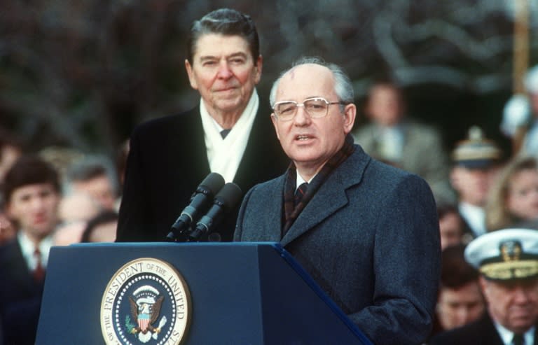 Then Soviet leader Mikhail Gorbachev (R) and US President Ronald Reagan during welcoming ceremonies at the White House on the first day of their disarmament summit on December 8, 1987