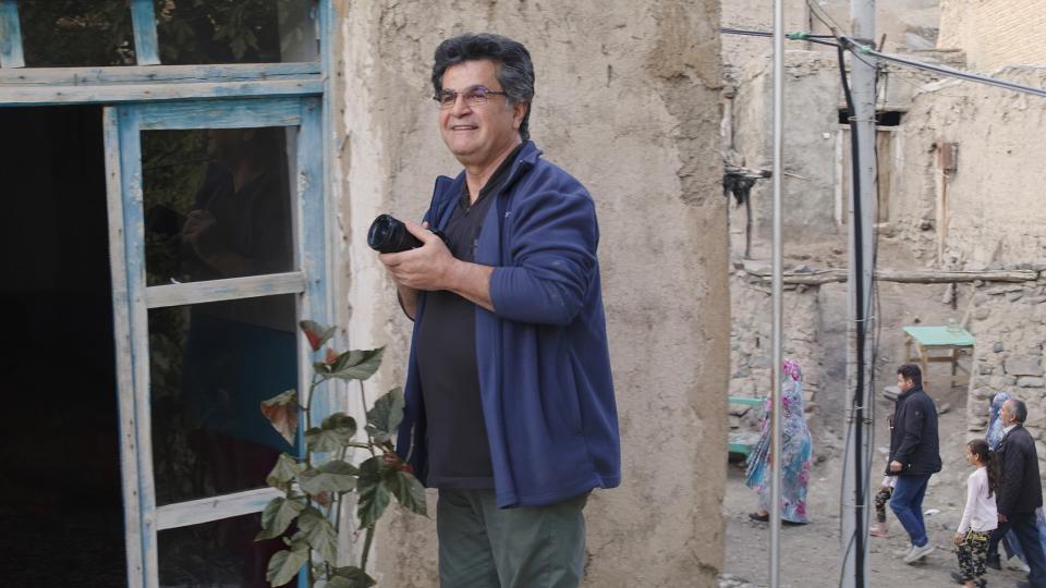 NO BEARS, (aka KHERS NIST, aka GLI ORSI NON ESISTONO), Jafar Panahi, 2022. © Janus Films /Courtesy Everett Collection