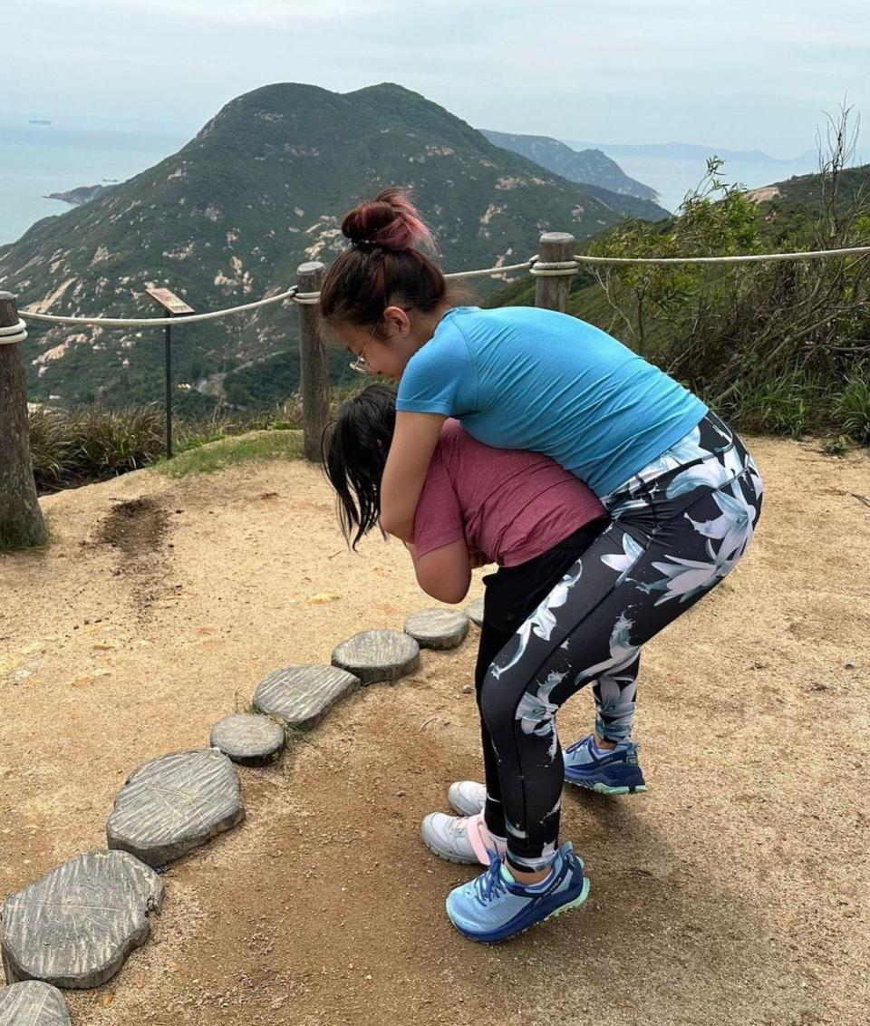 Sister Celine turned into a mountain girl and went to Longji Mountain with her family.