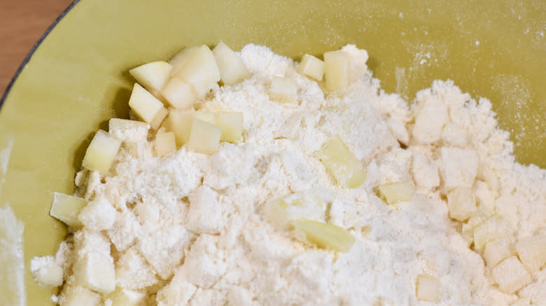 diced pears in flour mixture