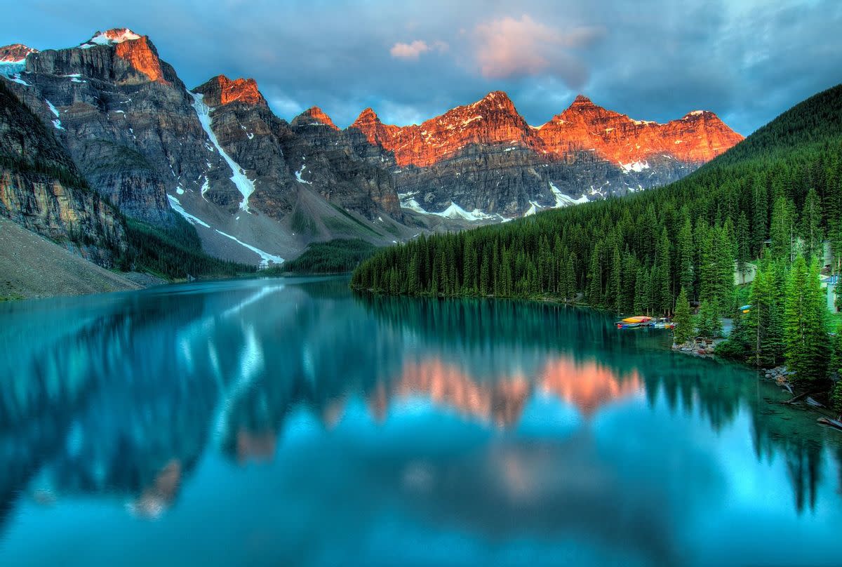 Moraine Lake in Alberta, Canada. James Wheeler, Pixabay