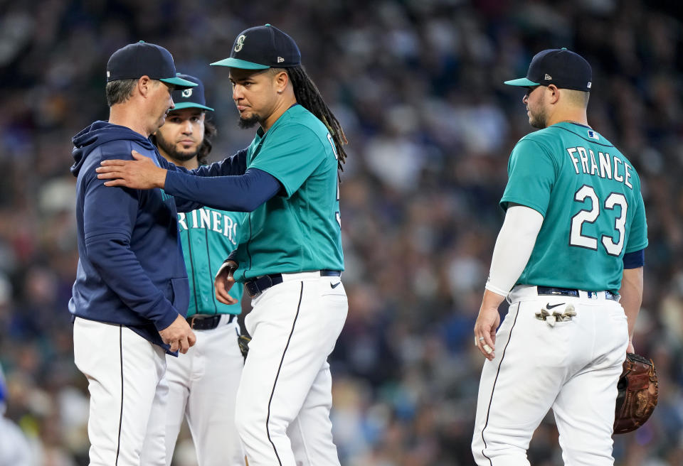 Seattle Mariners manager Scott Servais, left, pulls starting pitcher Luis Castillo from a baseball game against the Texas Rangers during the third inning, Saturday, Sept. 30, 2023, in Seattle. (AP Photo/Lindsey Wasson)