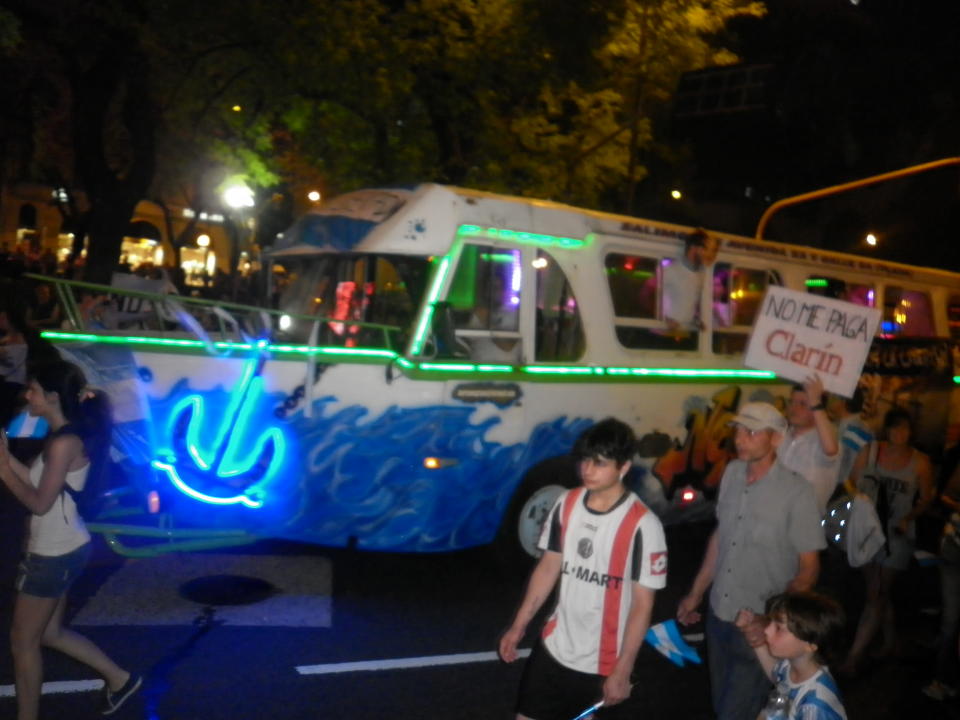 Manifestantes del 8N en Plaza de Mayo y Obelisco.