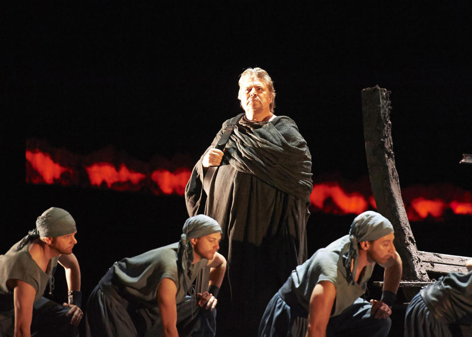 In this picture provided by the Vienna State Opera Peter Seiffert in the role of Tristan, center, performs with extras during a dress rehearsal for Richard Wagner's opera "Tristan and Isolde" at the state opera in Vienna, Austria, Monday, June 3, 2013. Premiere was on Thursday, June 13, 2013. (AP Photo/Wiener Staatsoper, Michael Poehn)