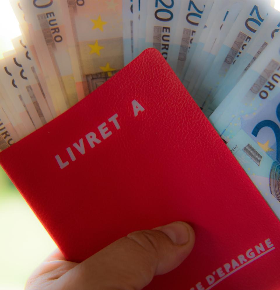 Los ciudadanos de los países europeos se siguen resistiendo al uso de la tarjeta o del teléfono móvil. En Francia, se utiliza dinero en metálico en el 68% de las compras. (Foto: Denis Charlet / AFP / Getty Images).