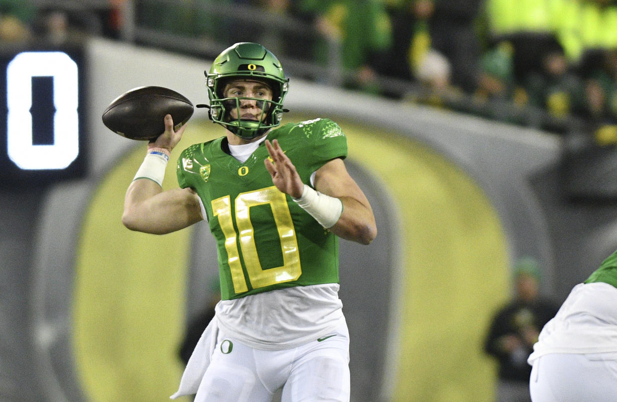 Oregon quarterback Bo Nix throws a pass against Oregon State during the second half of an NCAA college football game Saturday, Nov. 24, 2023, in Eugene, Ore. Oregon won 31-7. (AP Photo/Mark Ylen)