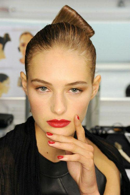 Matching lips and nails at Carolina Herrera’s SS15 show. Photo: Getty Images