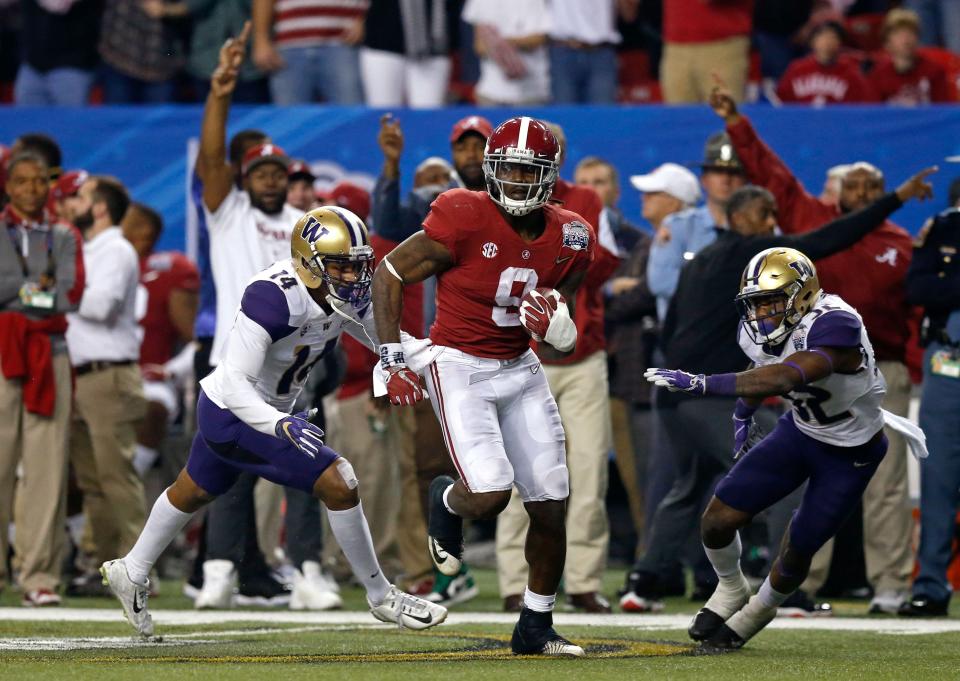 Alabama running back Bo Scarbrough runs past the Washington defense during the 2016 College Football Playoff semifinal game in the Peach Bowl. The Huskies were the last Pac-12 team to qualify for the CFP playoffs.