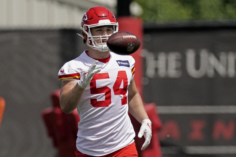 Kansas City Chiefs linebacker Leo Chenal participates in a drill during the NFL football team’s organized team activities Thursday, June 2, 2022, in Kansas City, Mo. (AP Photo/Charlie Riedel)