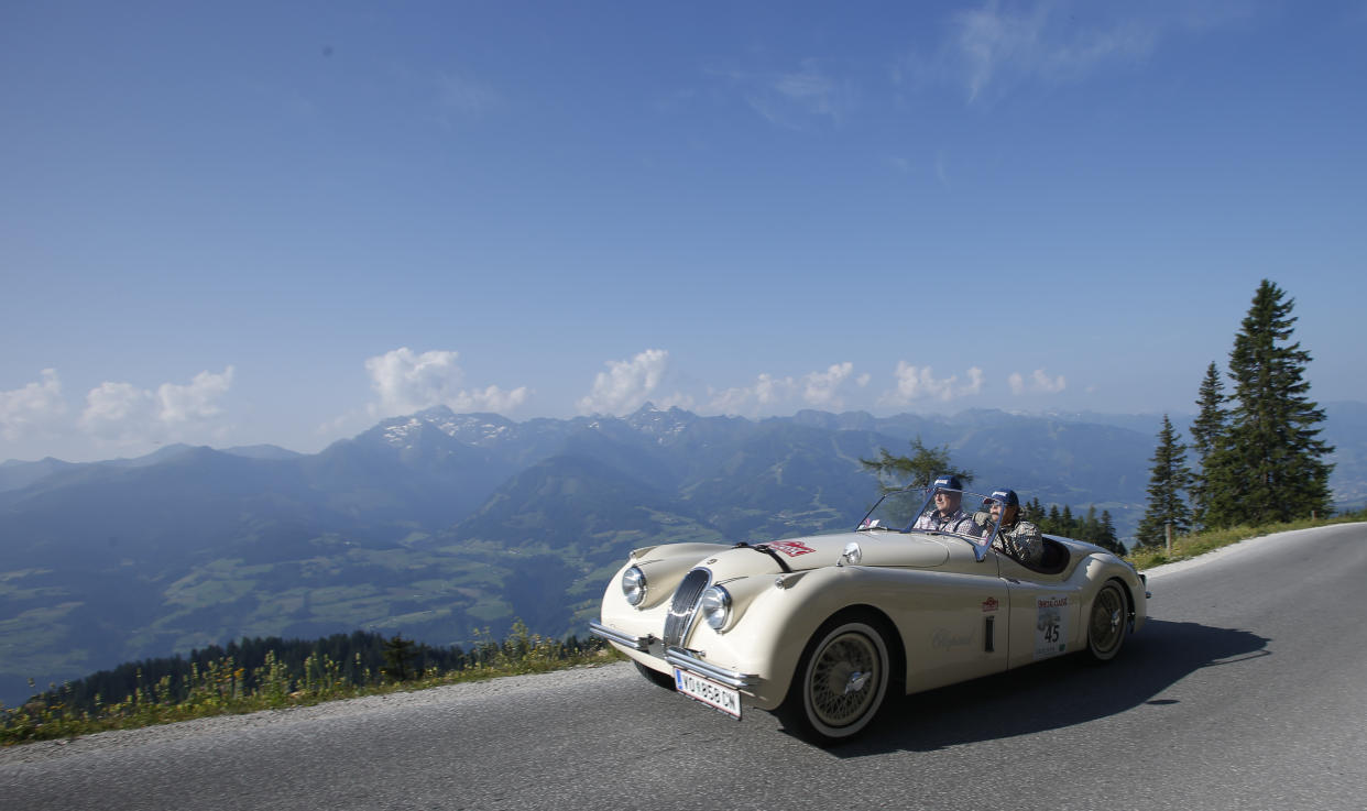 Ganz schön alt: Ein Jaguar XK 120 OTS in Österreich (Bild: REUTERS/Leonhard Foeger)