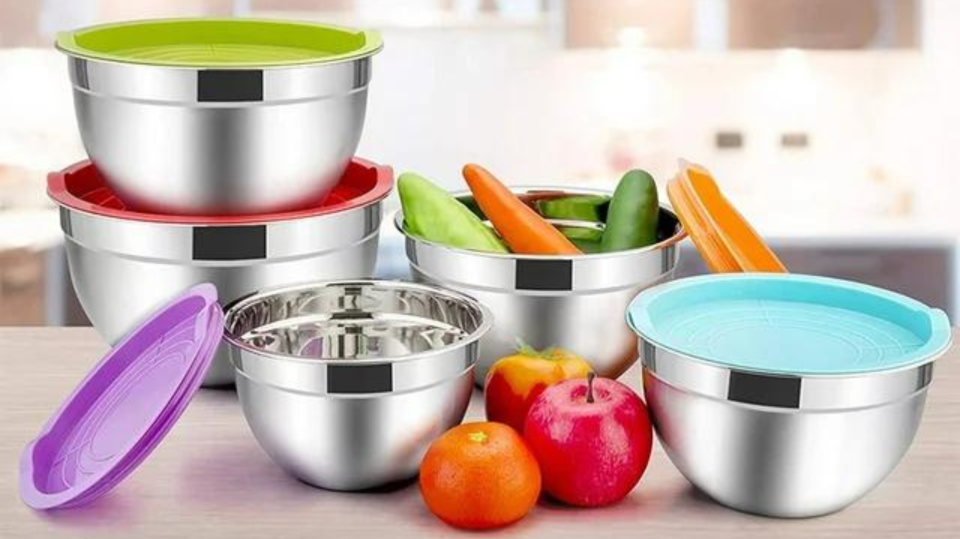 the stainless steel mixing bowls with colorful lids