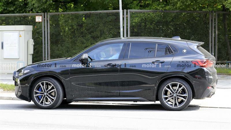 BMW X2小改款將採用FAAR前驅底盤打造，，車身尺碼將獲得提升。（圖／翻攝自motor1）