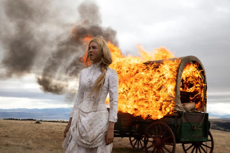 Isabel May como Elsa en una de las imágenes más impactantes del piloto