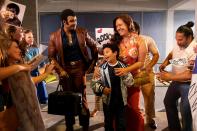 <p>Die eigene Kindheit und Jugend als Sitcom? Läuft! Seit Februar 2021 strahlt der US-Sender NBC "Young Rock" (Bild) aus, die Serie zeigt "The Rock" im Alter von zehn, 15 und 20 Jahren. Erzählt wird von das ganze von Johnson höchstpersönlich und zwar als Rückblick aus dem Jahr 2032, in dem er als Präsidentschaftkandidat antritt. Ein Zufall? (Bild: Mark Taylor / NBC)</p> 