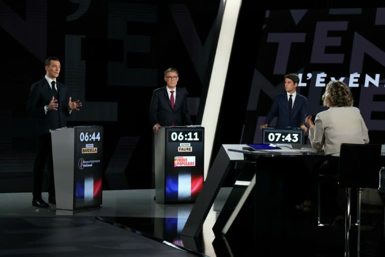 Jordan Bardella, à gauche, Olivier Faure au centre et Gabriel Attal à droite lors d'un débat sur France 2 le 27 juin 2024, à Paris (Dimitar DILKOFF)