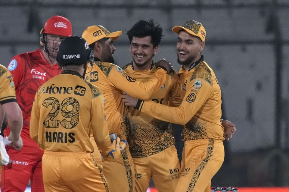 Peshawar Zalmi' Saim Ayub, center, celebrates with teammates after the wicket during the Pakistan Super League T20 cricket eliminator match between Islamabad United and Peshawar Zalmi, in Karachi, Pakistan, Saturday, March 16, 2024. (AP Photo/Fareed Khan)